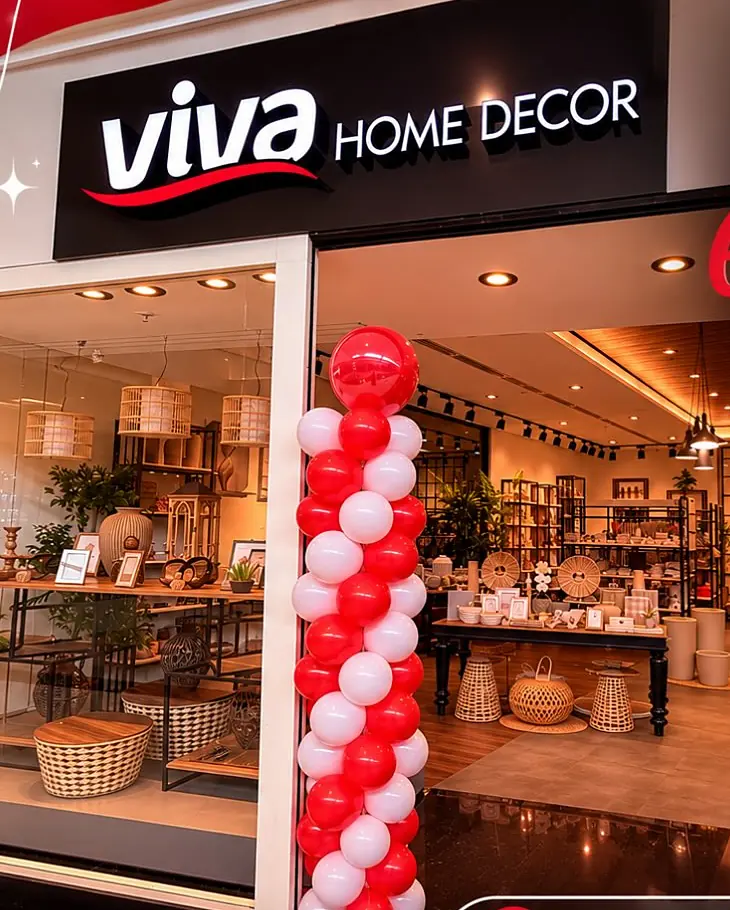 Fachada da nova loja Viva Home Decor no Piso 2 do Boulevard Londrina Shopping, com balões vermelhos e brancos